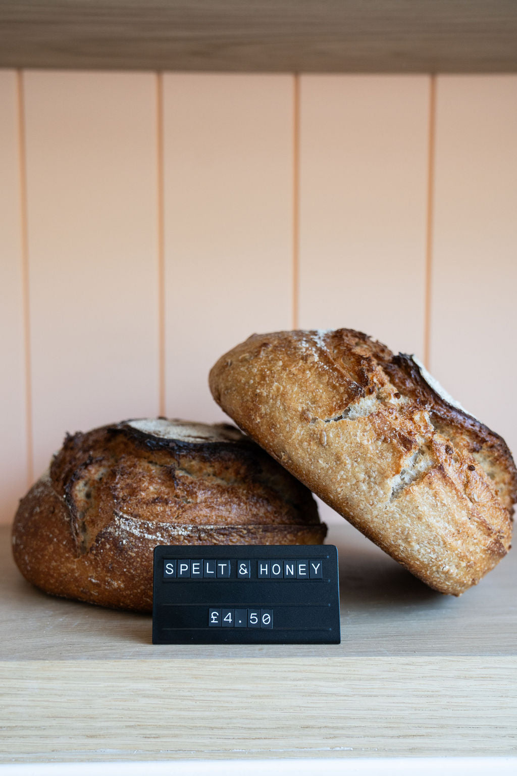 Peter kocht Brot