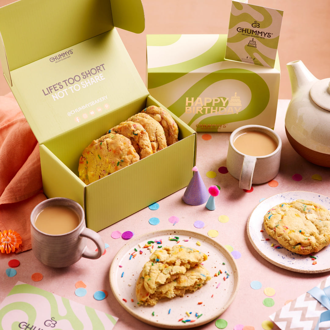 Geburtstag Cookie Box Lieferung - klobige Funfetti -Kekse, die an Ihre Tür geliefert werden